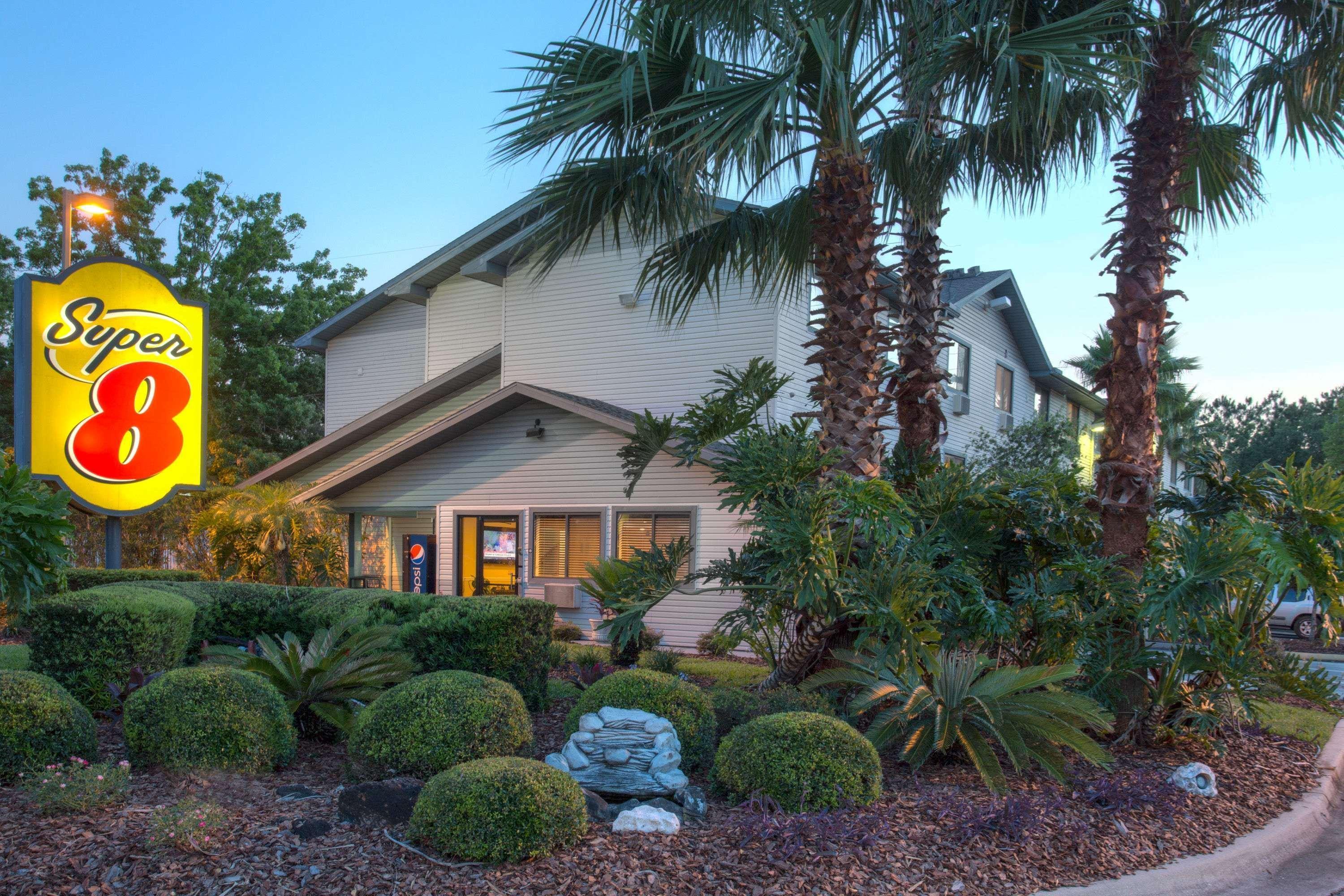 Super-8-Gainesville-I-75-Hospital-University-Area Exterior foto